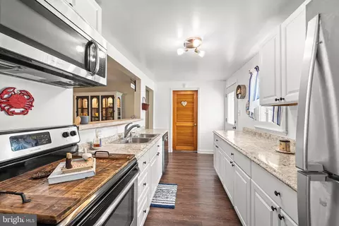 Entry Way - 8011 Shore Rd, Sparrows Point, MD 21219 photo 3 of 3