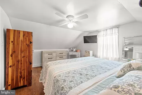 Bedroom - 8011 Shore Rd, Sparrows Point, MD 21219 photo 10 of 13