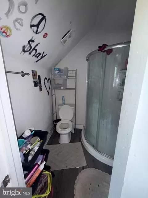 Bath - 201 Henry Ave, Nottingham, MD 21236 photo 2 of 3