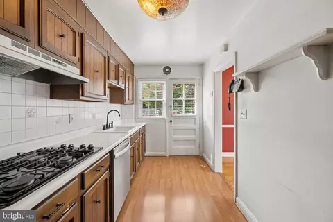 Entry Way - 201 Brandon Rd, Baltimore, MD 21212 photo 1 of 3