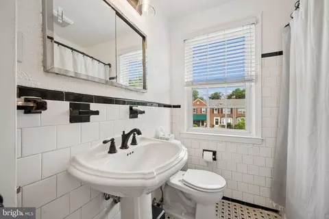 Bath - 201 Brandon Rd, Baltimore, MD 21212 photo 2 of 2