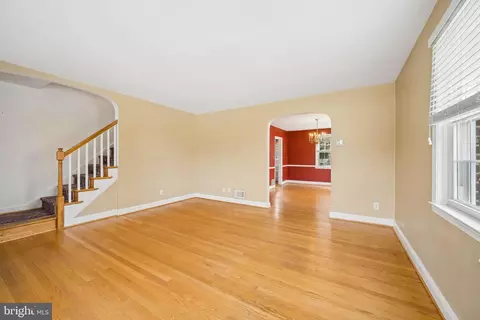 Living - 201 Brandon Rd, Baltimore, MD 21212 photo 3 of 5