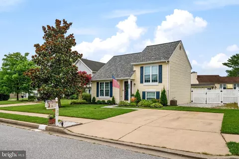 Exterior - 8 Eva Ct, Middle River, MD 21220 photo 2 of 8