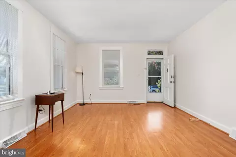 Living - 5514 Link Ave, Halethorpe, MD 21227 photo 2 of 2