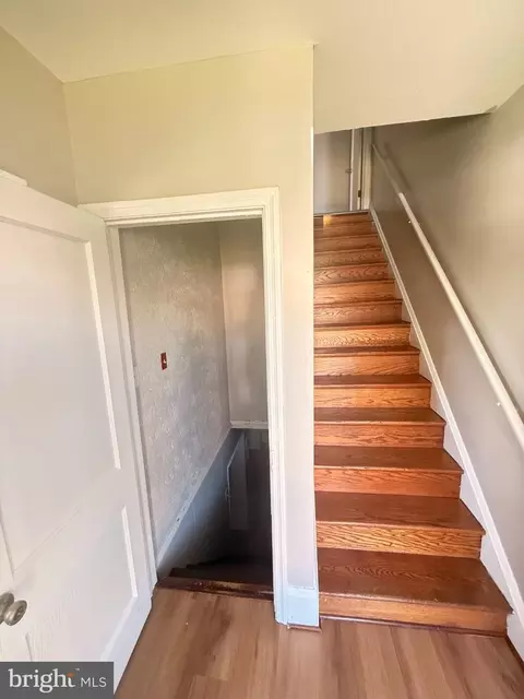 Entry Way - 2980 Cornwall Rd, Dundalk, MD 21222 photo 4 of 6