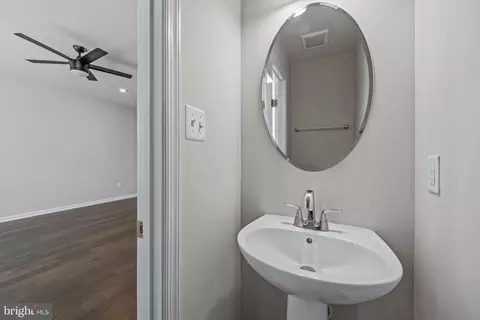 Entry Way - 1816 Wind Gate Rd, Baltimore, MD 21227 photo 8 of 11