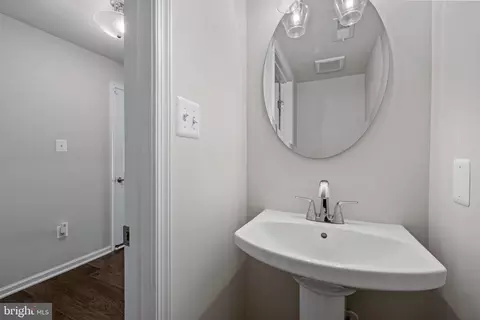 Entry Way - 1816 Wind Gate Rd, Baltimore, MD 21227 photo 11 of 11