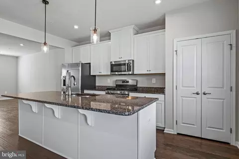 Entry Way - 1816 Wind Gate Rd, Baltimore, MD 21227 photo 3 of 11