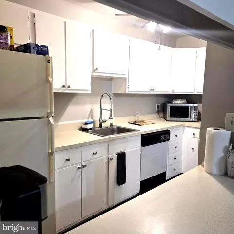 200 Erin Way #202, Reisterstown, MD 21136