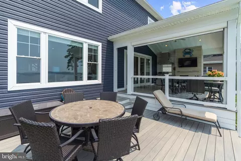 Exterior - 7429 Bay Front Rd, Sparrows Point, MD 21219 photo 8 of 16