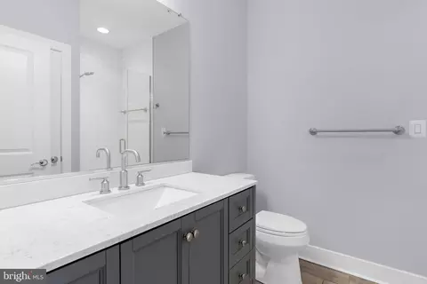 Bath - 7429 Bay Front Rd, Sparrows Point, MD 21219 photo 7 of 8