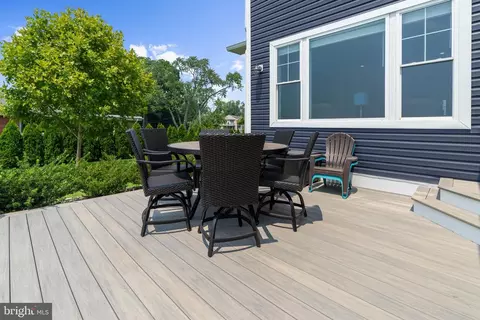 Exterior - 7429 Bay Front Rd, Sparrows Point, MD 21219 photo 7 of 16