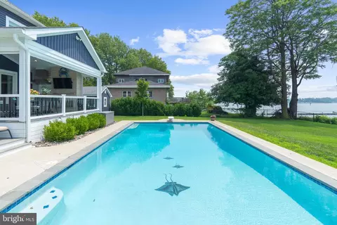 Exterior - 7429 Bay Front Rd, Sparrows Point, MD 21219 photo 4 of 16