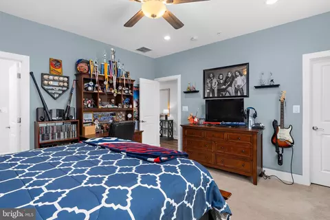 Bedroom - 7429 Bay Front Rd, Sparrows Point, MD 21219 photo 7 of 9