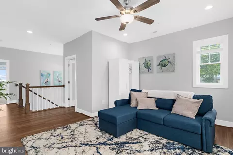 Entry Way - 7429 Bay Front Rd, Sparrows Point, MD 21219 photo 8 of 13