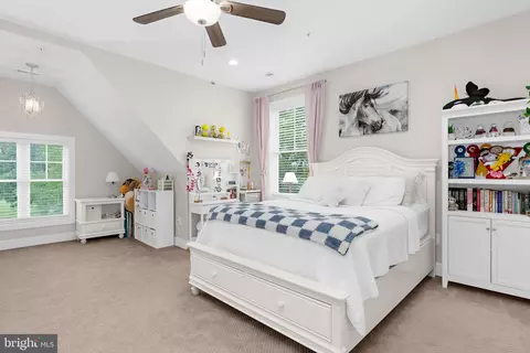 Bedroom - 7429 Bay Front Rd, Sparrows Point, MD 21219 photo 4 of 9