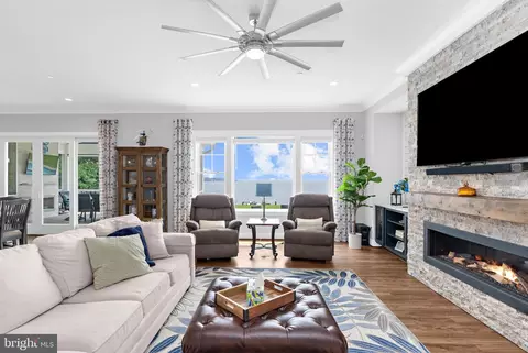 Living - 7429 Bay Front Rd, Sparrows Point, MD 21219 photo 3 of 3
