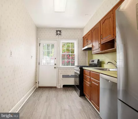 Kitchen - 229 Dumbarton Rd, Baltimore, MD 21212 photo 1 of 2