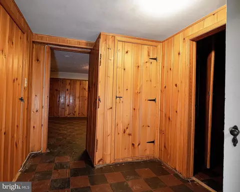 Entry Way - 229 Dumbarton Rd, Baltimore, MD 21212 photo 5 of 5
