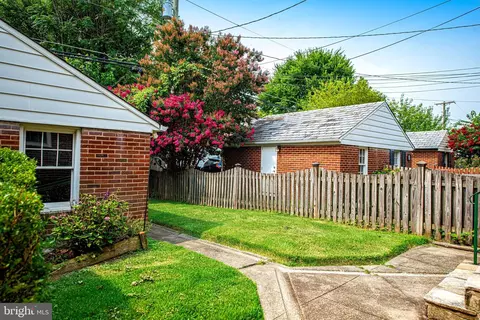 Exterior - 229 Dumbarton Rd, Baltimore, MD 21212 photo 2 of 5