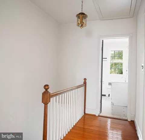 Entry Way - 229 Dumbarton Rd, Baltimore, MD 21212 photo 3 of 5