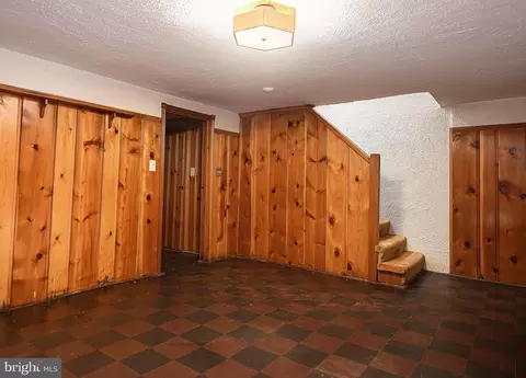 Entry Way - 229 Dumbarton Rd, Baltimore, MD 21212 photo 4 of 5