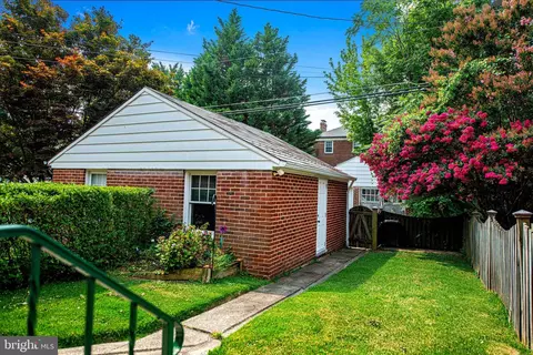 Exterior - 229 Dumbarton Rd, Baltimore, MD 21212 photo 3 of 5