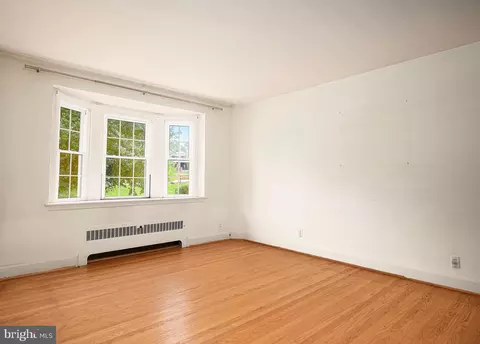 Living - 229 Dumbarton Rd, Baltimore, MD 21212 photo 1 of 2