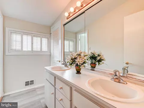 Bath - Undisclosed, Baltimore, MD 21209 photo 1 of 2