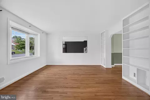 Living - 5519 Highridge St, Halethorpe, MD 21227 photo 3 of 9