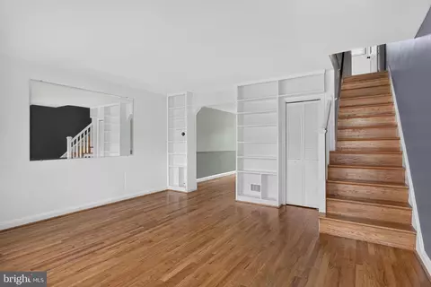 Living - 5519 Highridge St, Halethorpe, MD 21227 photo 2 of 9