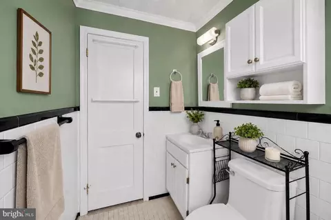 Bath - 5519 Highridge St, Halethorpe, MD 21227 photo 2 of 3
