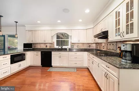 Kitchen - 2736 Paper Mill Rd, Phoenix, MD 21131 photo 3 of 4