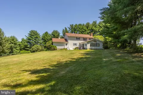 Exterior - 18710 Falls Rd, Hampstead, MD 21074 photo 8 of 11
