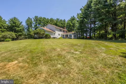 Exterior - 18710 Falls Rd, Hampstead, MD 21074 photo 7 of 11