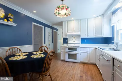 Kitchen - 18710 Falls Rd, Hampstead, MD 21074 photo 2 of 2