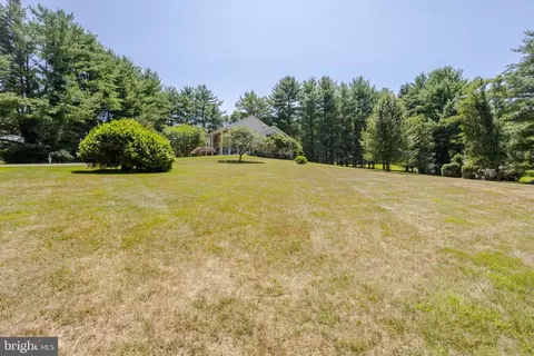 Exterior - 18710 Falls Rd, Hampstead, MD 21074 photo 6 of 11