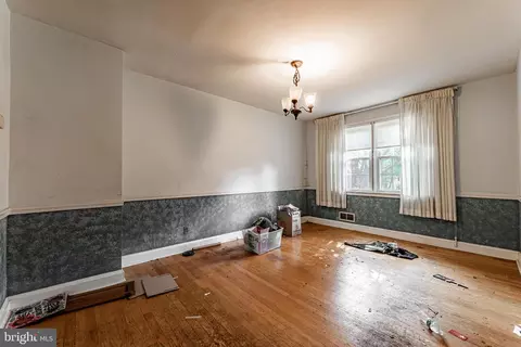 Living - 7025 Heathfield Rd, Baltimore, MD 21212 photo 6 of 6