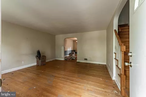Living - 7025 Heathfield Rd, Baltimore, MD 21212 photo 1 of 6