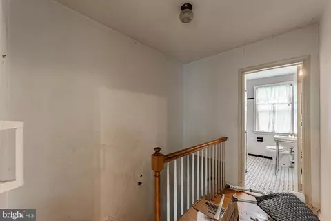Entry Way - 7025 Heathfield Rd, Baltimore, MD 21212 photo 2 of 3