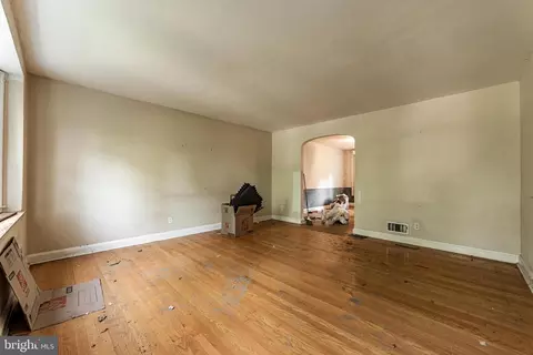 Living - 7025 Heathfield Rd, Baltimore, MD 21212 photo 3 of 6