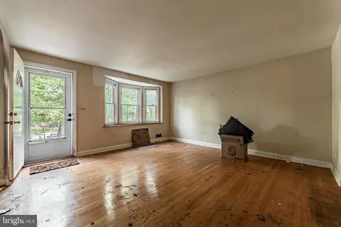Living - 7025 Heathfield Rd, Baltimore, MD 21212 photo 4 of 6