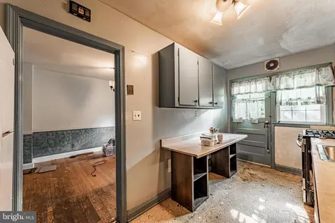 Entry Way - 7025 Heathfield Rd, Baltimore, MD 21212 photo 1 of 3