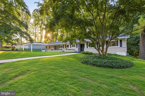 8206 Cranwood Ct, Pikesville, MD 21208