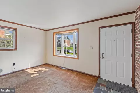 Living - 5556 Dolores Ave, Halethorpe, MD 21227 photo 2 of 3