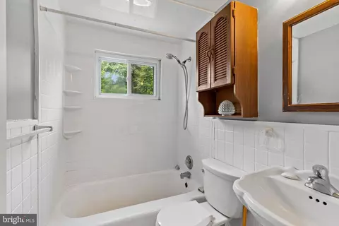 Bath - 5556 Dolores Ave, Halethorpe, MD 21227 photo 1 of 2