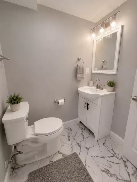 Bath - 5626 Whitby Rd, Baltimore, MD 21206 photo 7 of 9