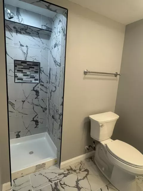 Bath - 5626 Whitby Rd, Baltimore, MD 21206 photo 6 of 9