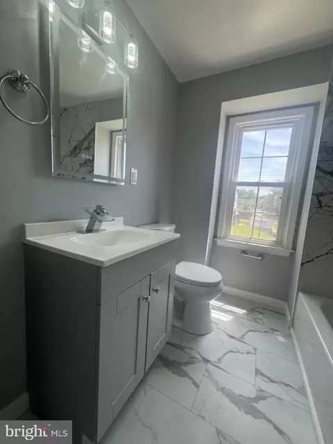 Bath - 5626 Whitby Rd, Baltimore, MD 21206 photo 2 of 9