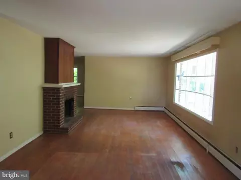 Living - 1024 Gladway Rd, Middle River, MD 21220 photo 1 of 3